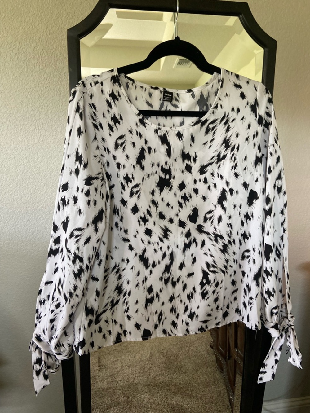 SHEIN Black & White Printed Tie-Sleeve Blouse